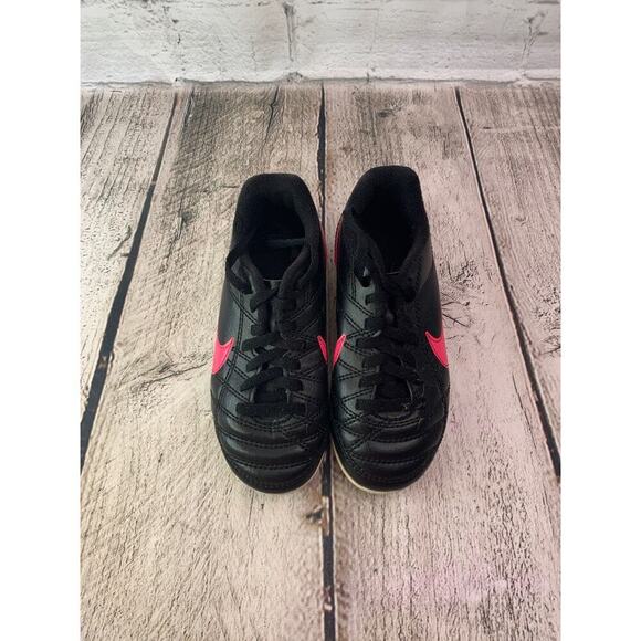 NIKE Girl's Black/Pink Soccer Cleats / Size: 10C - Picture 2 of 9